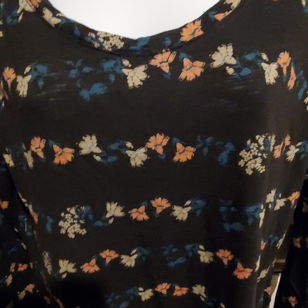 LUCKY BRAND long sleeve tshirt.      #443 - Picture 4 of 6